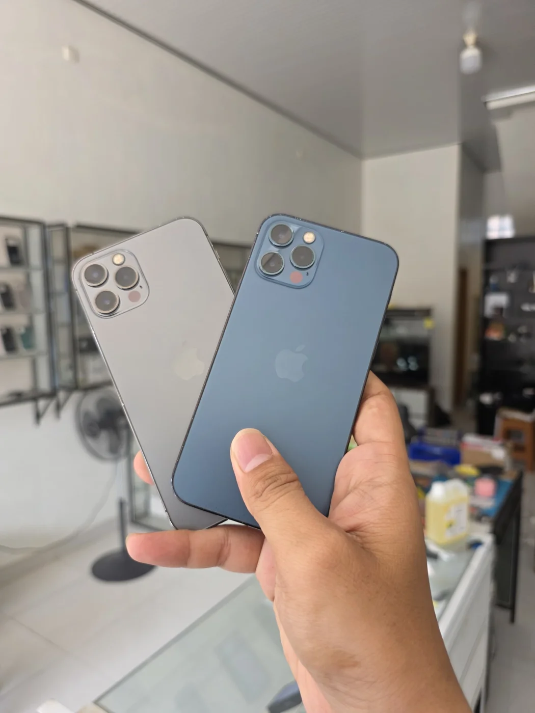 Foto iPhone 12 Pro Inter di RStore Rawajitu