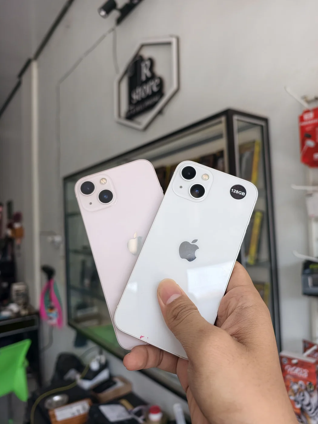 Foto iPhone 13 Ex iBox di RStore Rawajitu