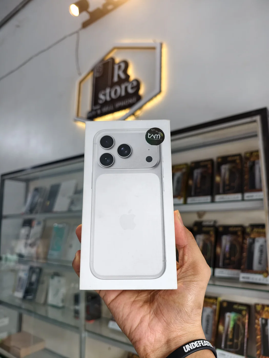 Foto iPhone 17 Pro Baru · iBox di RStore Rawajitu